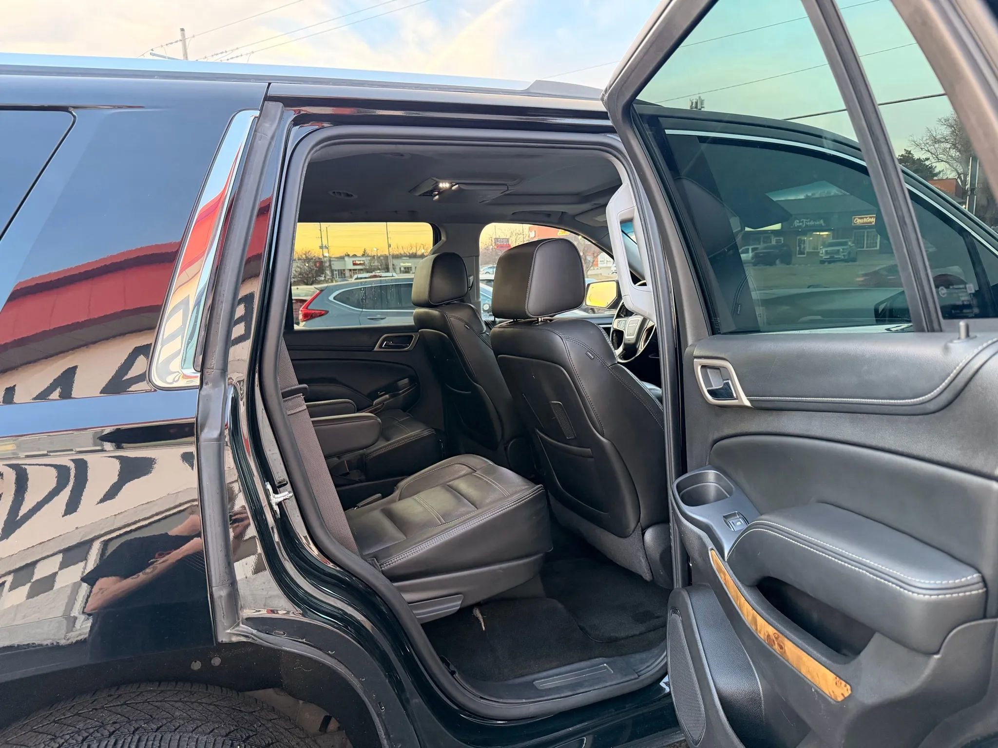 Used 2015 GMC Yukon Denali w/ Premium Package image 33