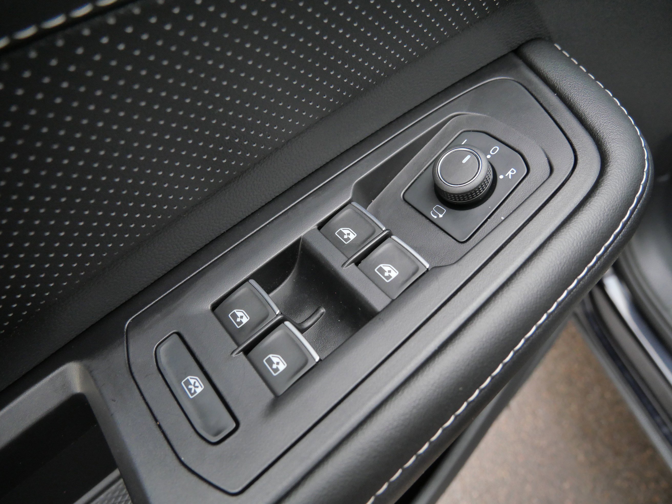 Used 2024 Volkswagen Atlas Cross Sport SEL Premium R-Line image 37