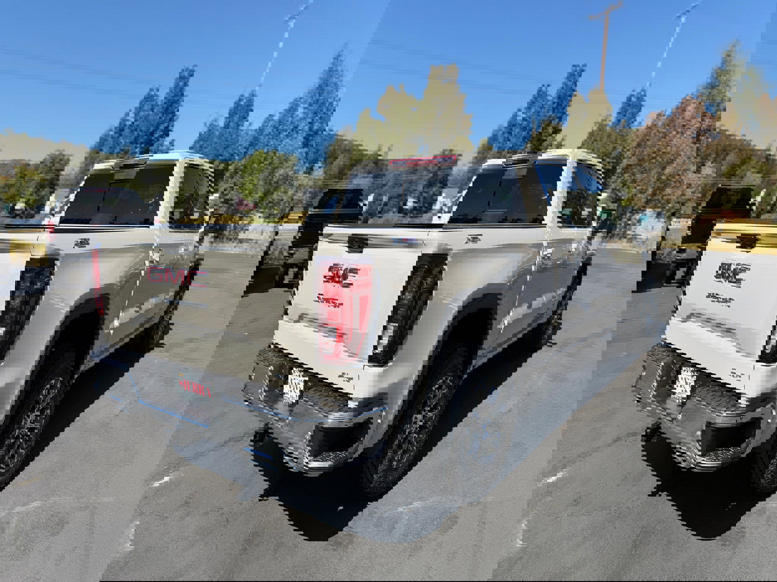 New 2026 GMC Sierra 1500 SLE w/ X31 Off-Road Package image 4