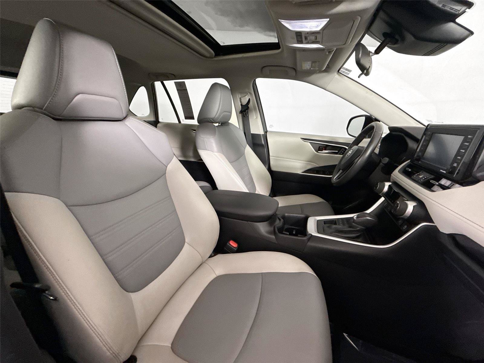Certified 2022 Toyota RAV4 XLE Premium AWD/4WD image 41