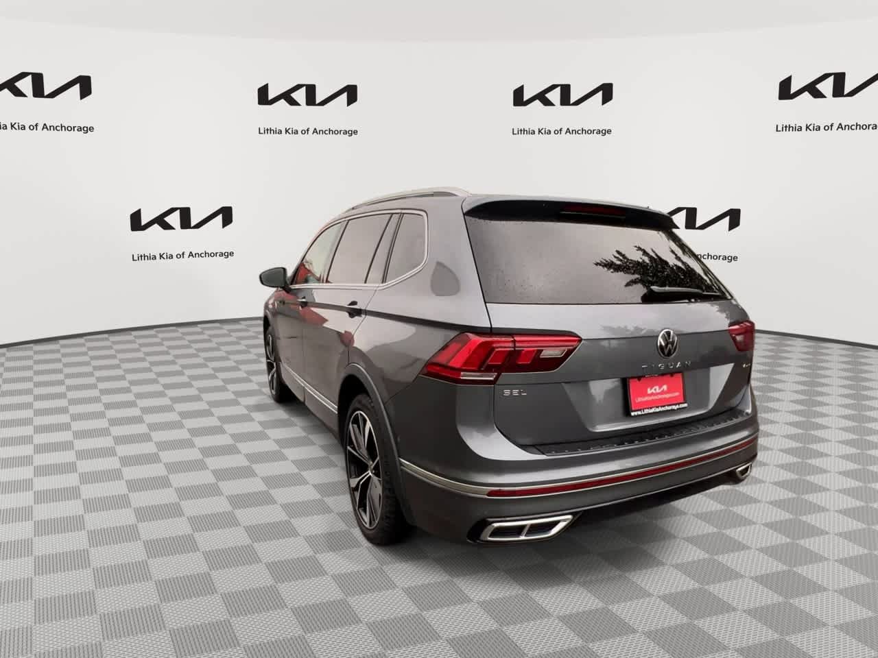 Used 2022 Volkswagen Tiguan SEL R-Line AWD/4WD image 7