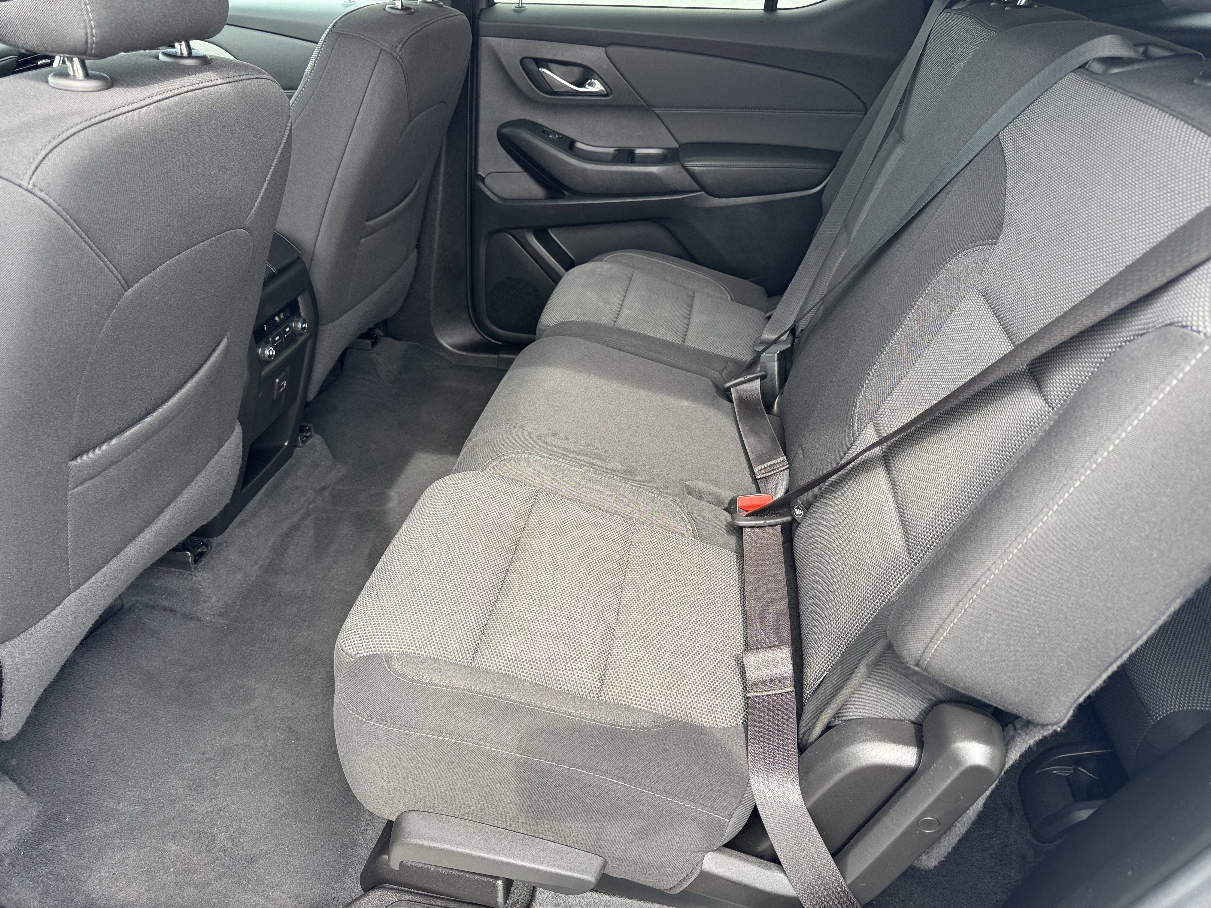 Used 2023 Chevrolet Traverse LT FWD image 15