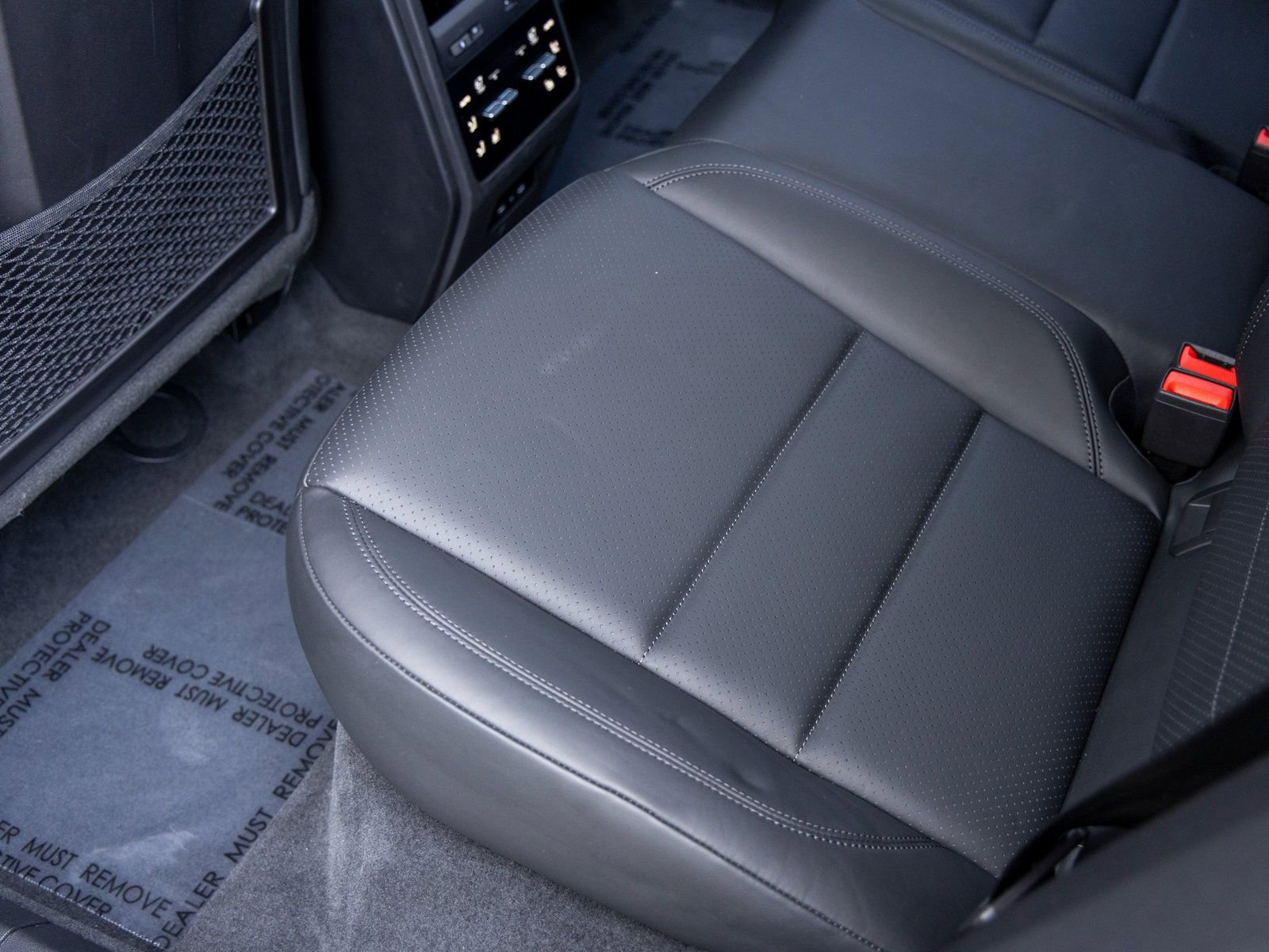 Certified 2025 Porsche Macan 4 Electric image 39