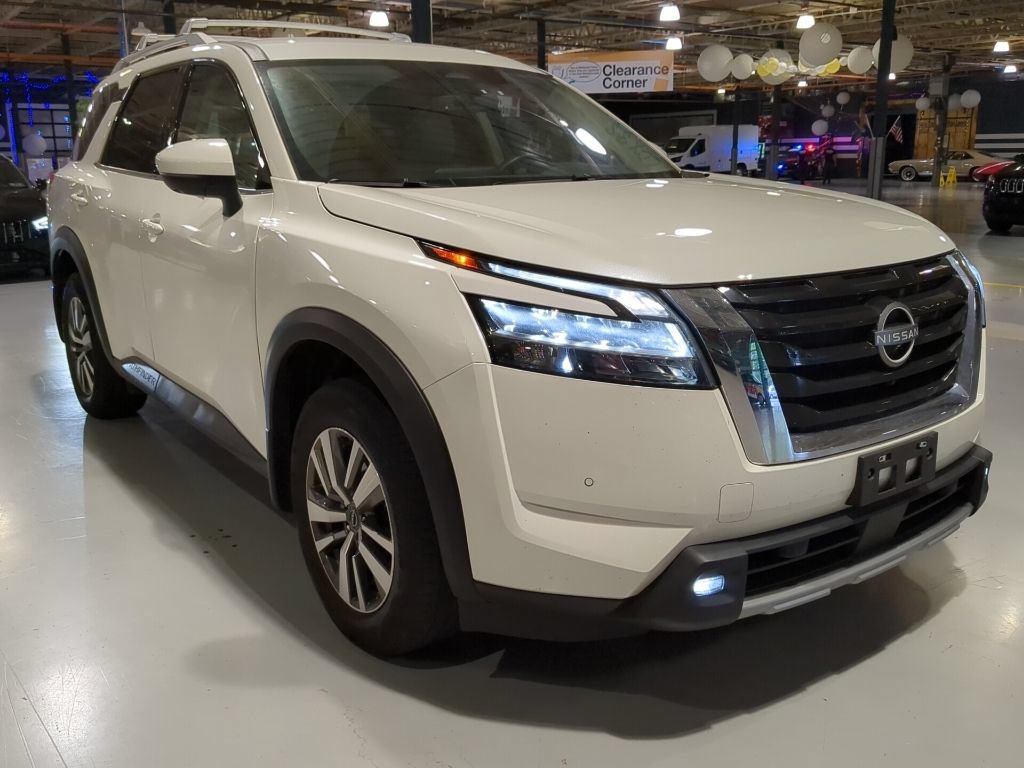 Used 2024 Nissan Pathfinder SL w/ Lighting Package (N92) AWD/4WD image 5
