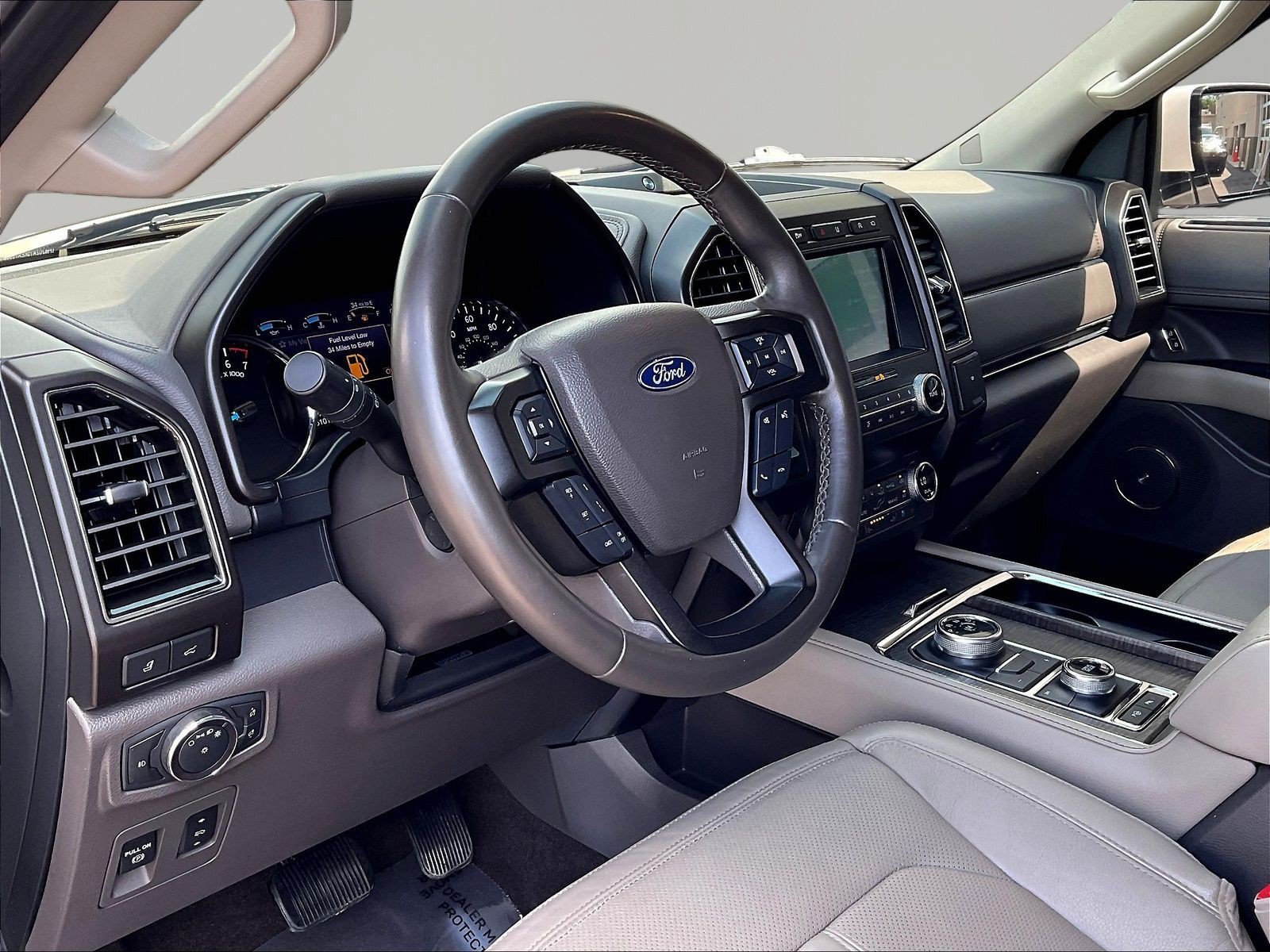 Used 2019 Ford Expedition Limited w/ Equipment Group 302A AWD/4WD image 17