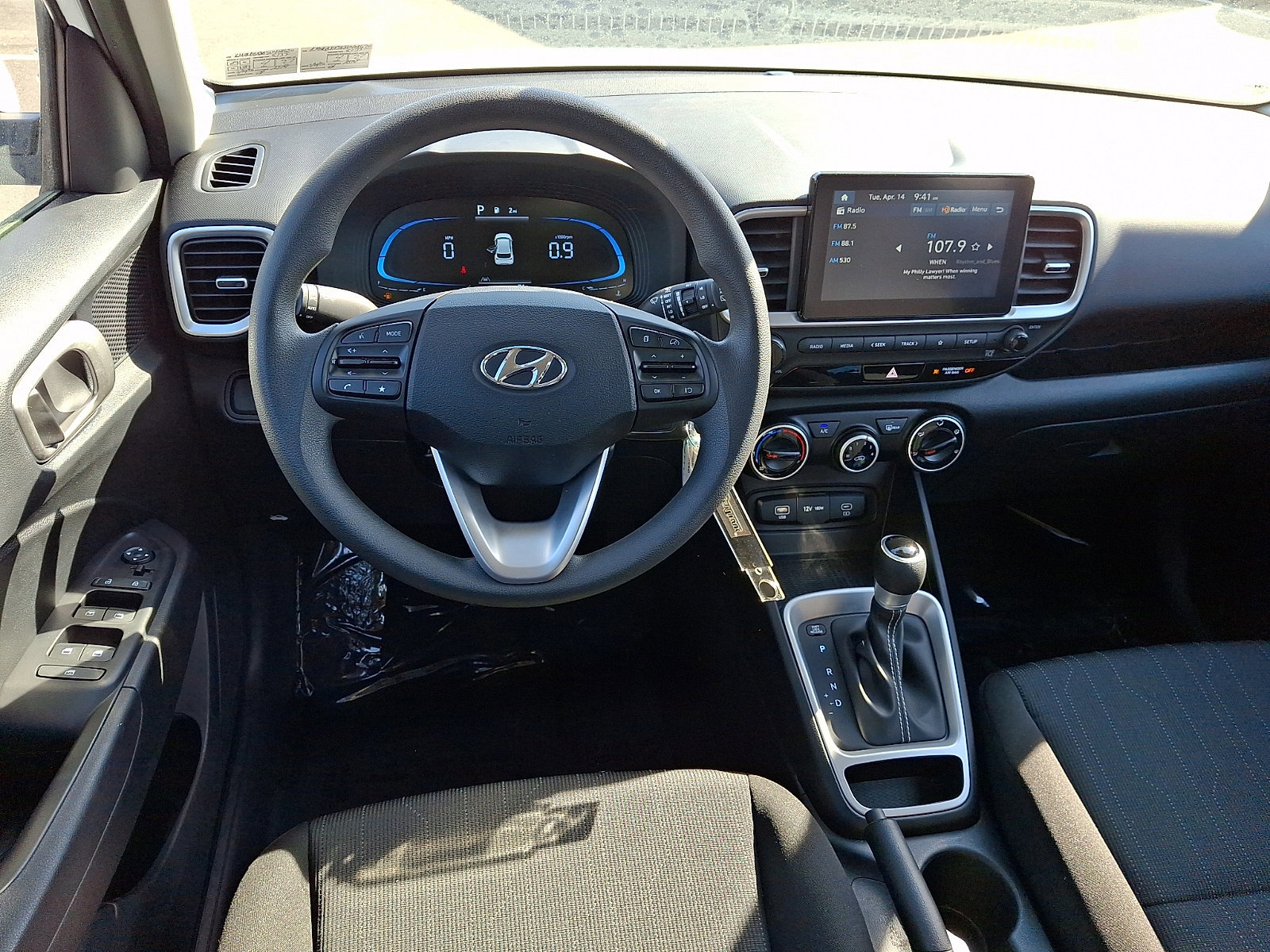 Certified 2025 Hyundai Venue SE image 11