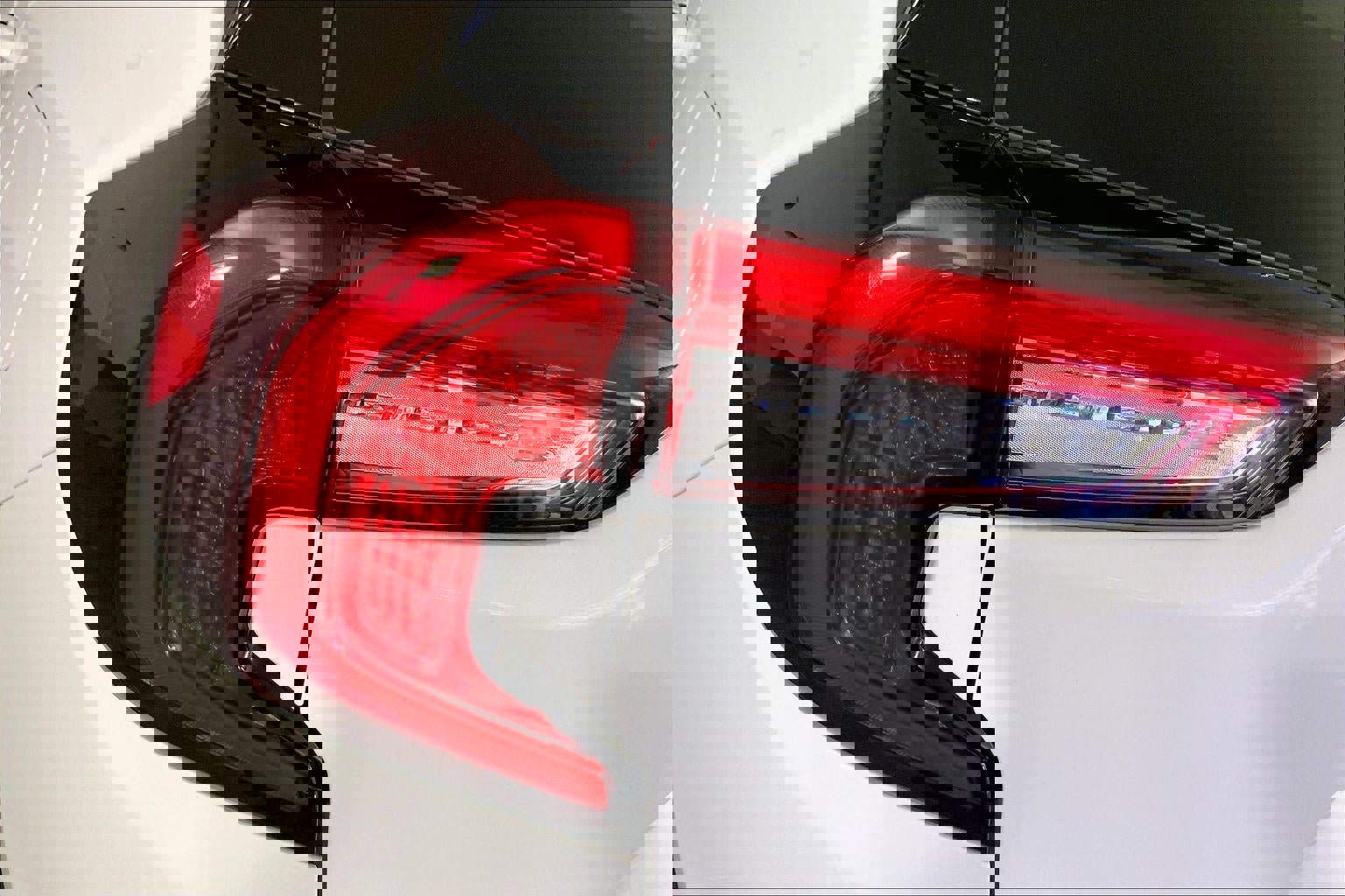 Used 2024 GMC Terrain SLE image 26