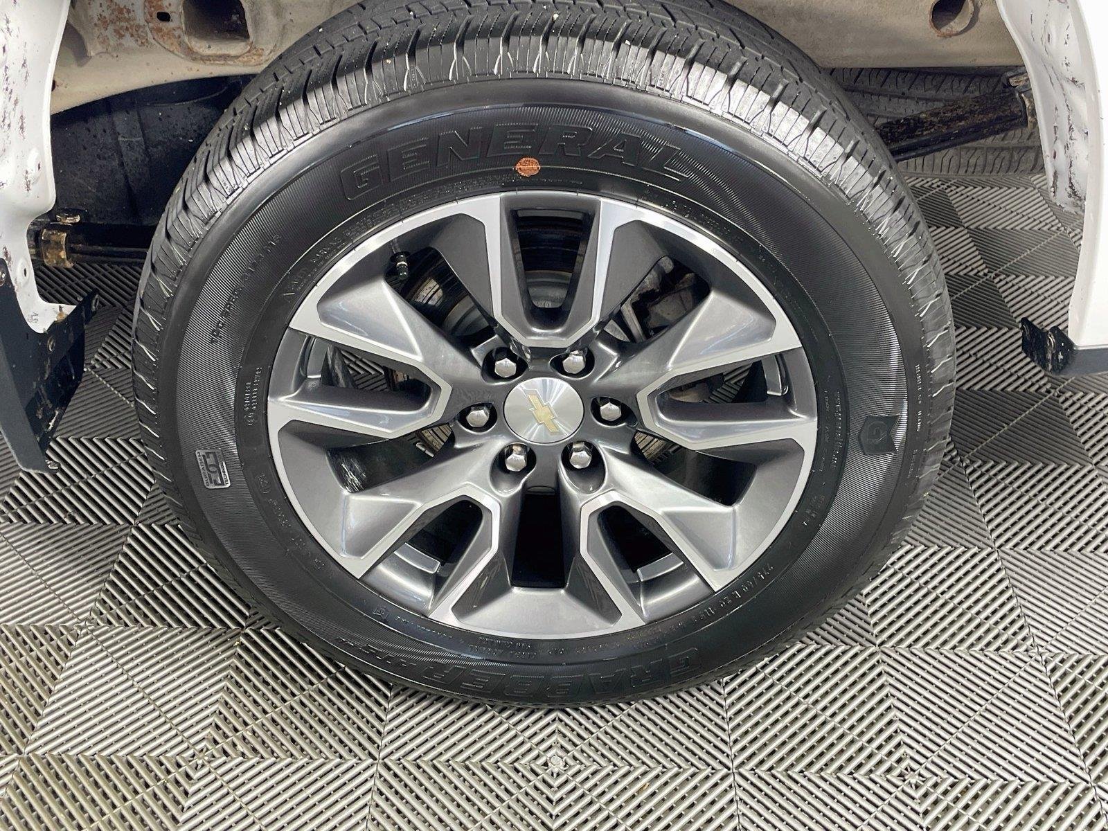 Used 2024 Chevrolet Silverado 1500 LT AWD/4WD image 33