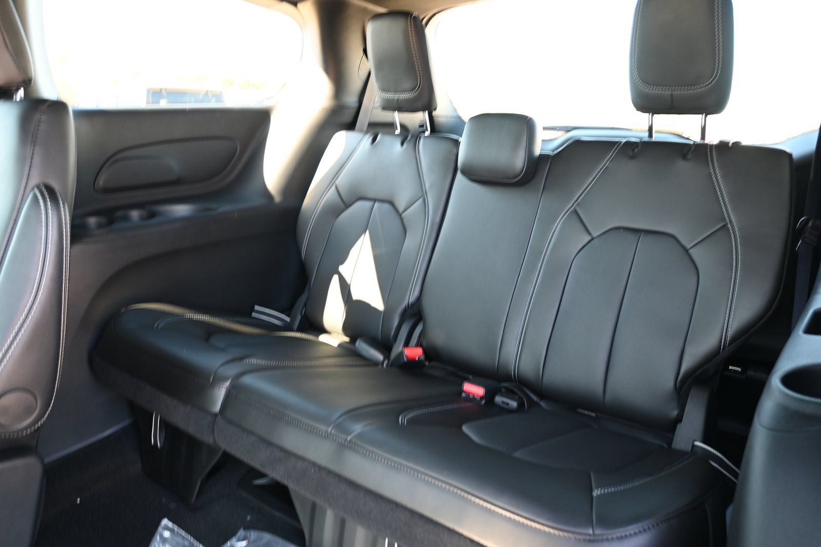 New 2026 Chrysler Pacifica Select AWD/4WD image 18