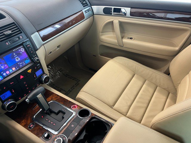 Used 2009 Volkswagen Touareg VR6 image 22