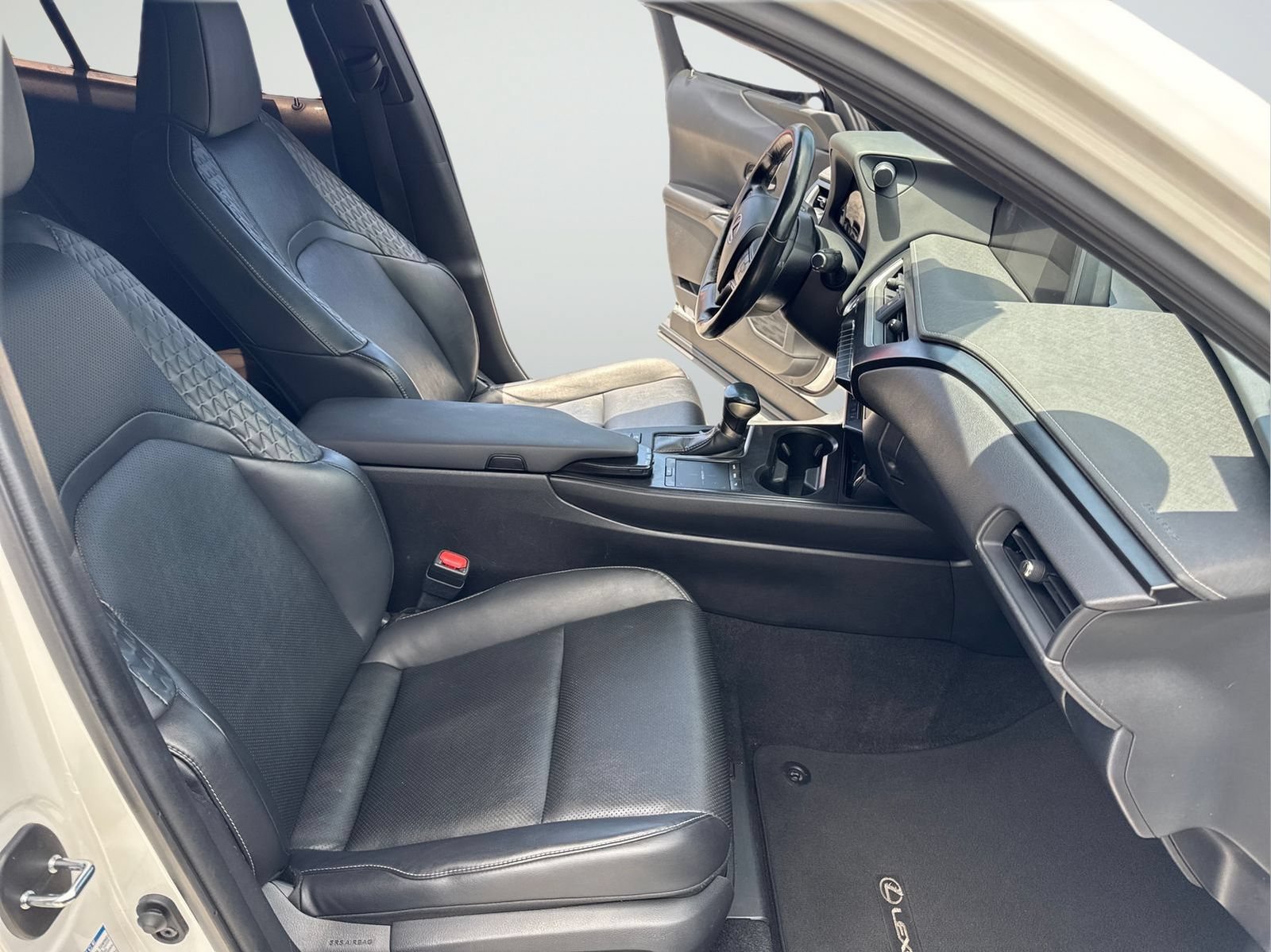 Used 2020 Lexus UX 250h w/ Premium Package AWD/4WD image 39