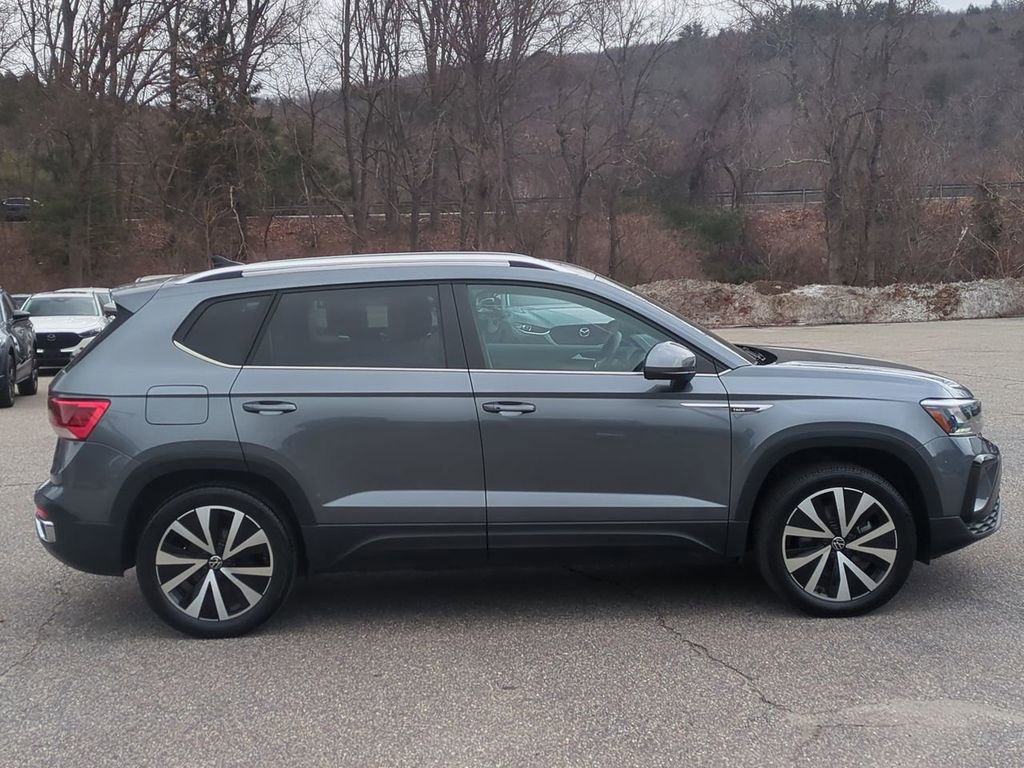 Used 2023 Volkswagen Taos SE AWD/4WD image 3