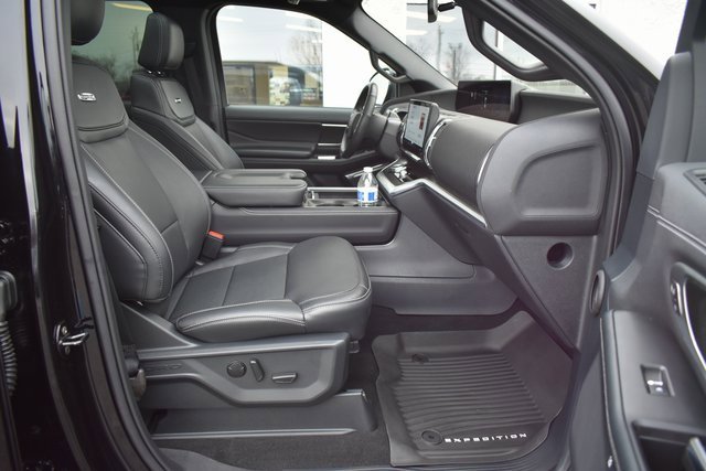 Used 2025 Ford Expedition Platinum w/ Stealth Performance Package image 55