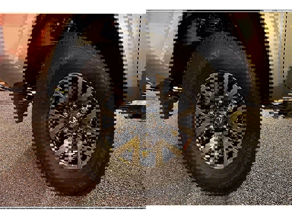 Used 2023 Toyota Tacoma SR5 w/ Technology Package image 9