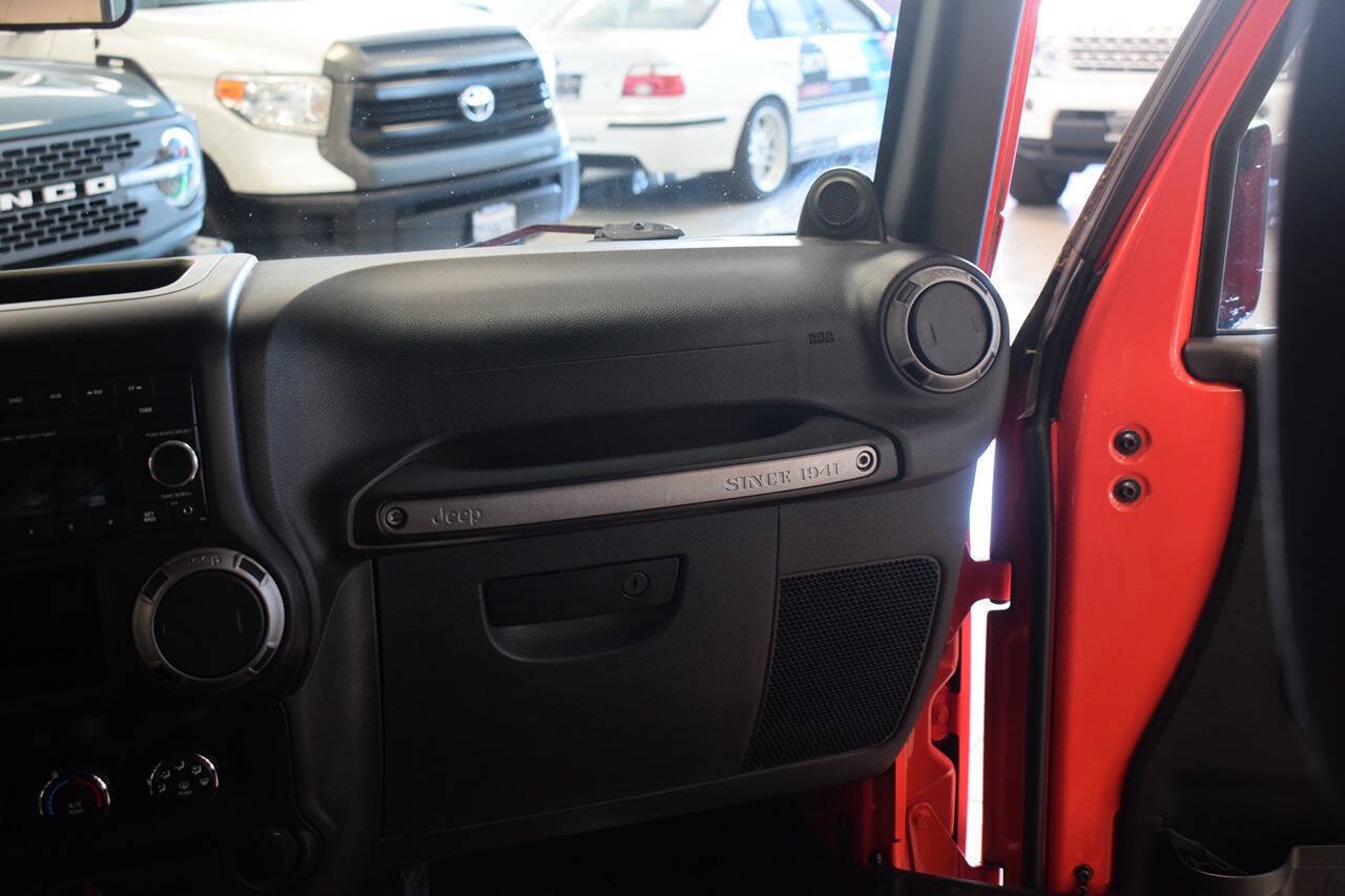 Used 2013 Jeep Wrangler Sport AWD/4WD image 27