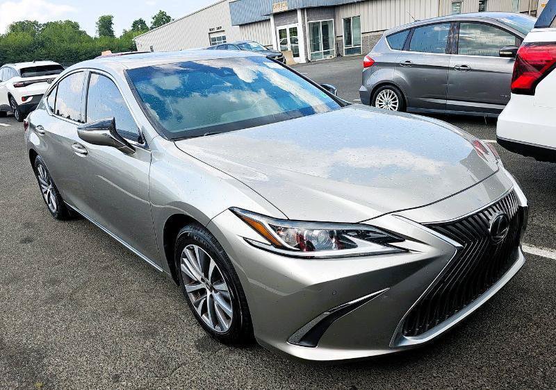 Used 2021 Lexus ES 350 w/ Premium Package FWD image 2