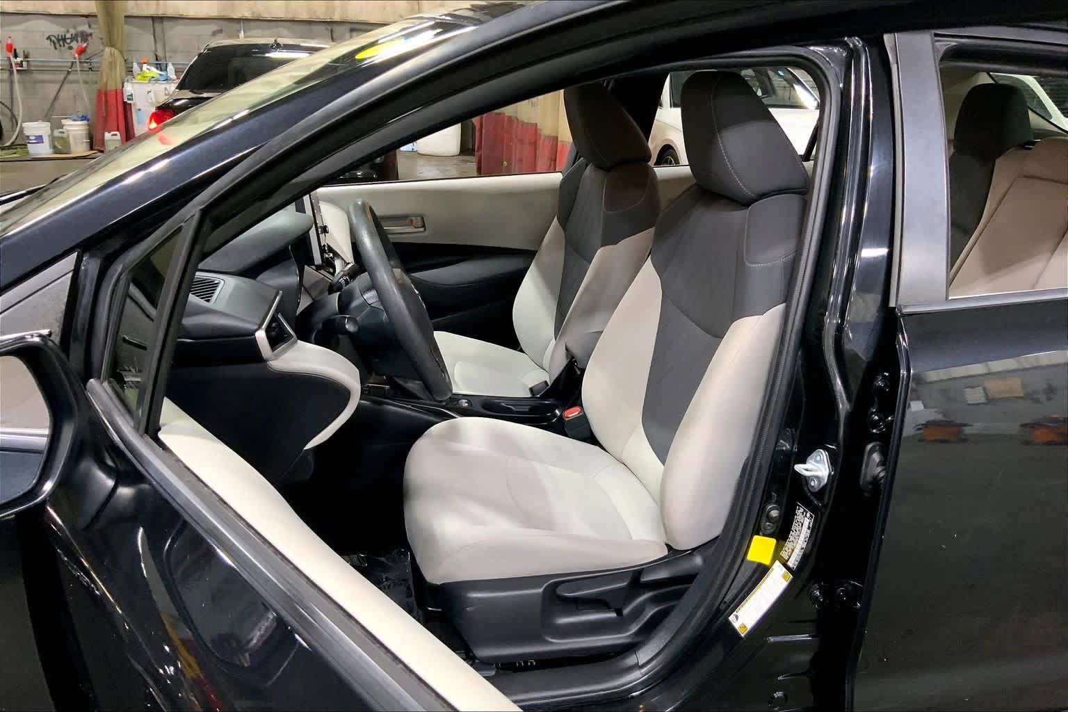 Used 2020 Toyota Corolla LE FWD image 8