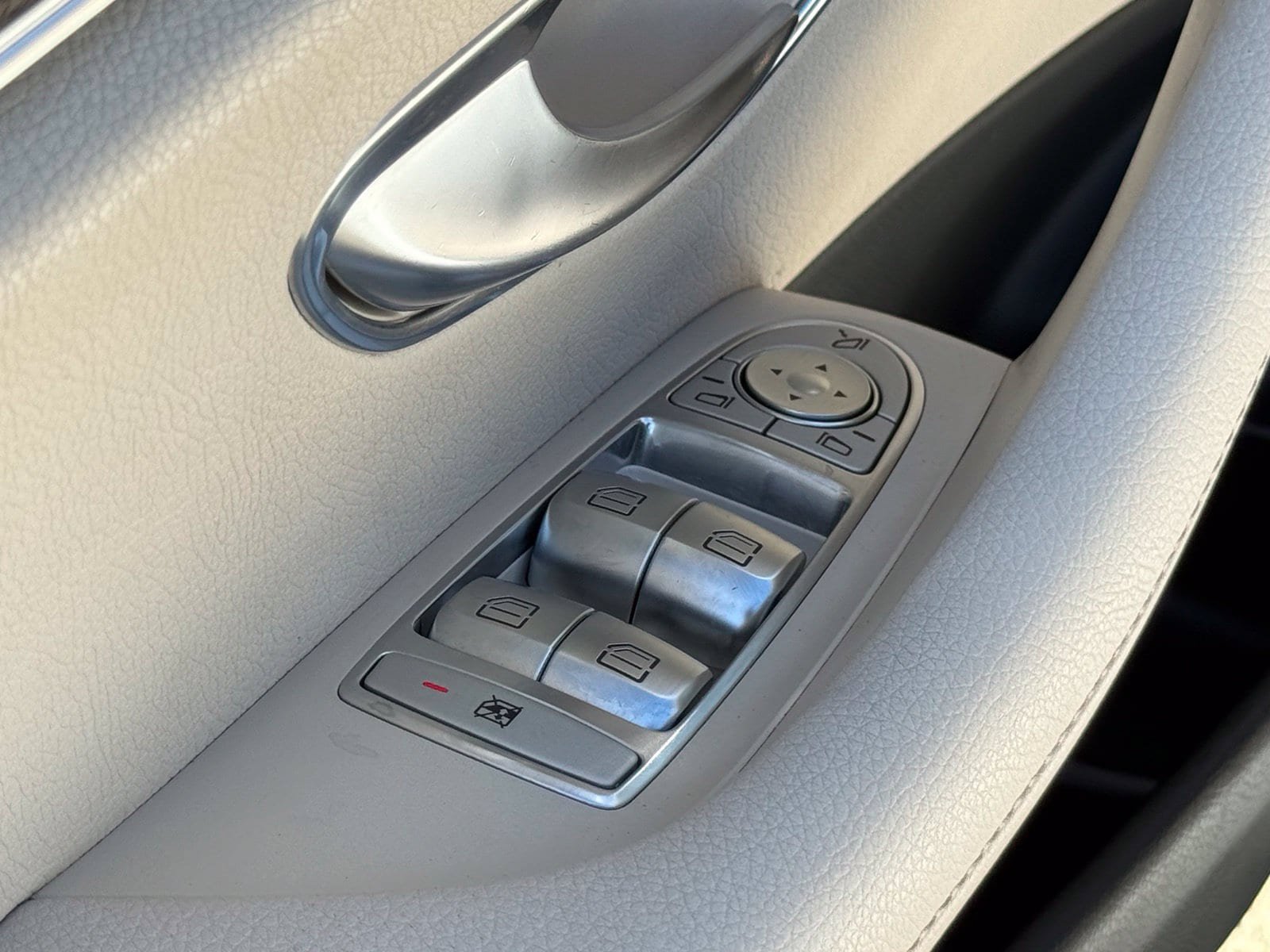 Used 2020 Mercedes-Benz E 350 Sedan image 23