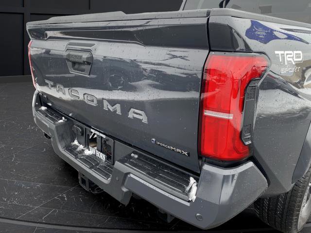 Used 2025 Toyota Tacoma TRD Sport w/ TRD Sport Upgrade Package image 37