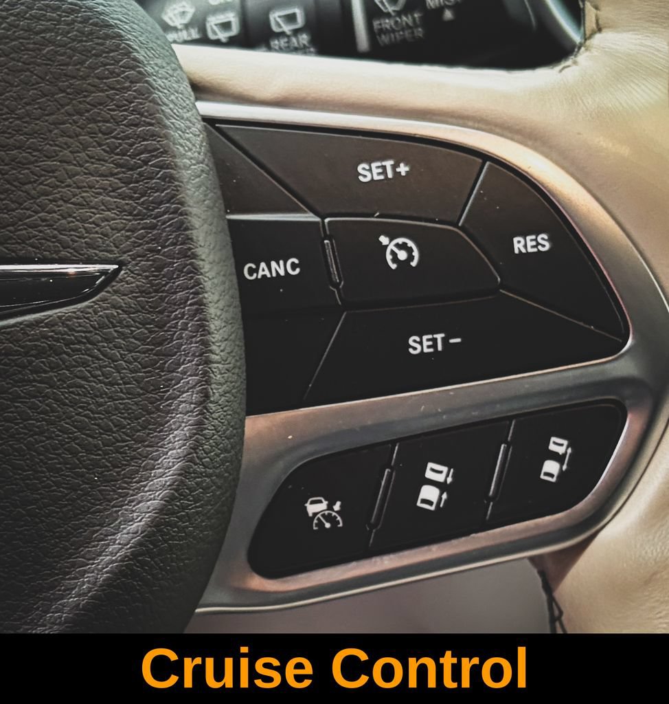 Used 2019 Chrysler Pacifica Limited w/ Advanced Safetytec Group FWD image 10