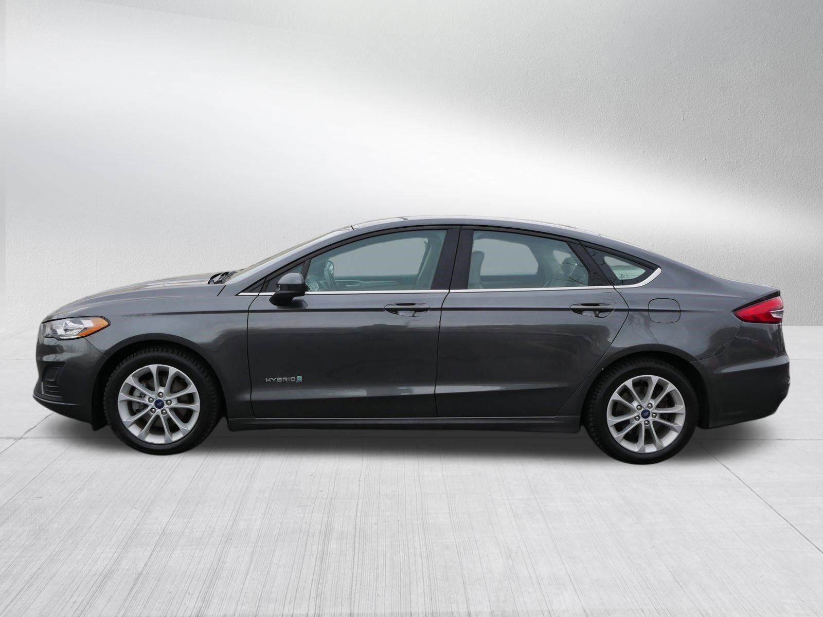 Used 2019 Ford Fusion SE image 4