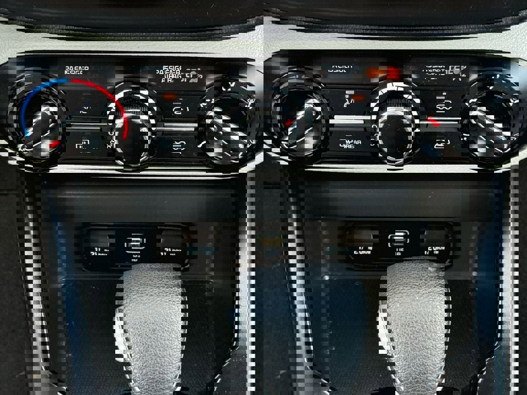 Used 2023 Kia Soul LX w/ LX Technology Package image 25