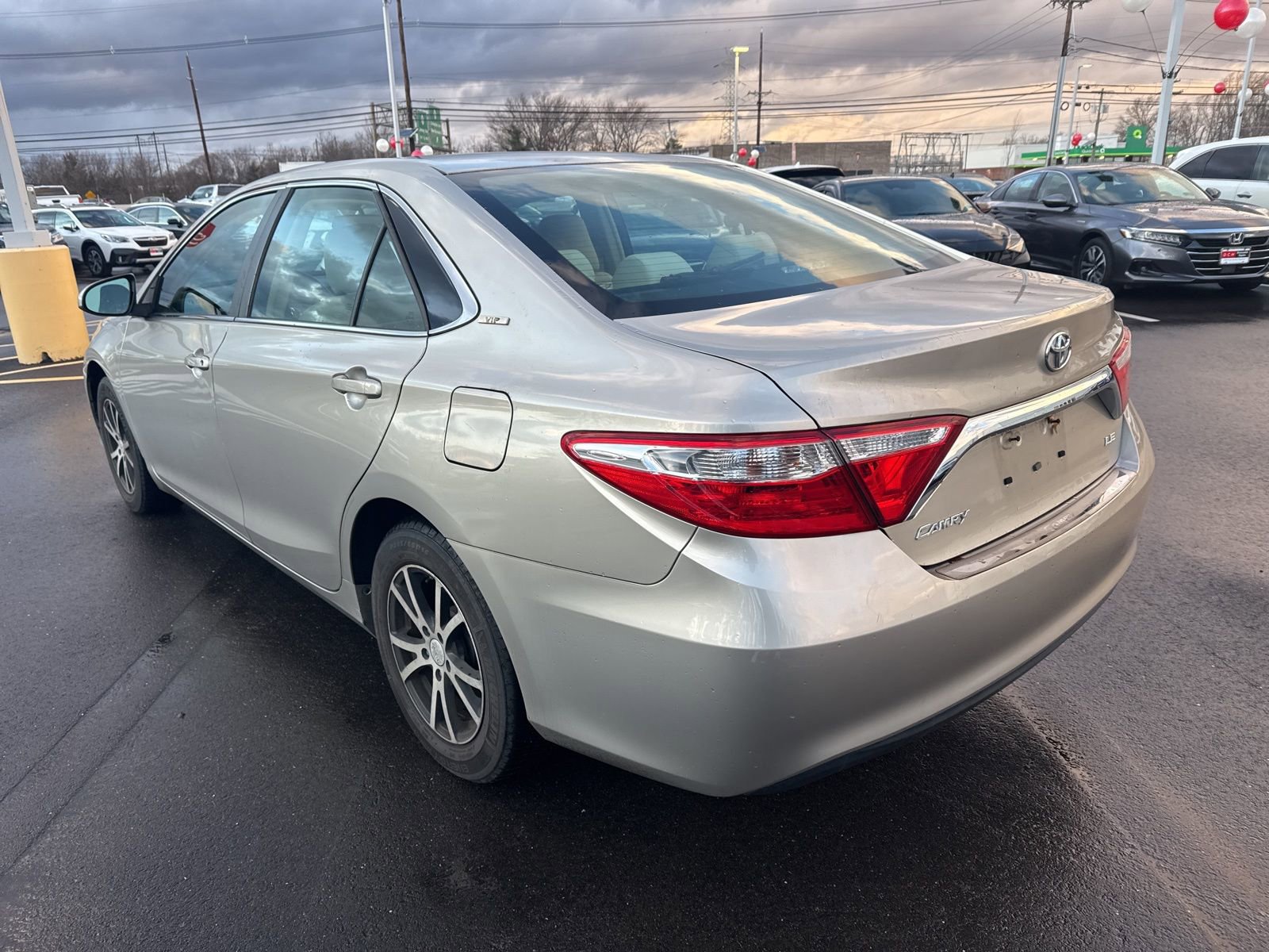 Used 2016 Toyota Camry LE image 7