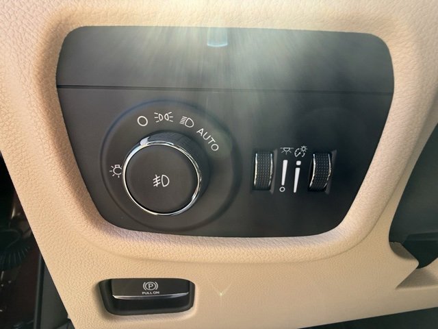 New 2025 Jeep Grand Cherokee Limited w/ Black Appearance Package image 21