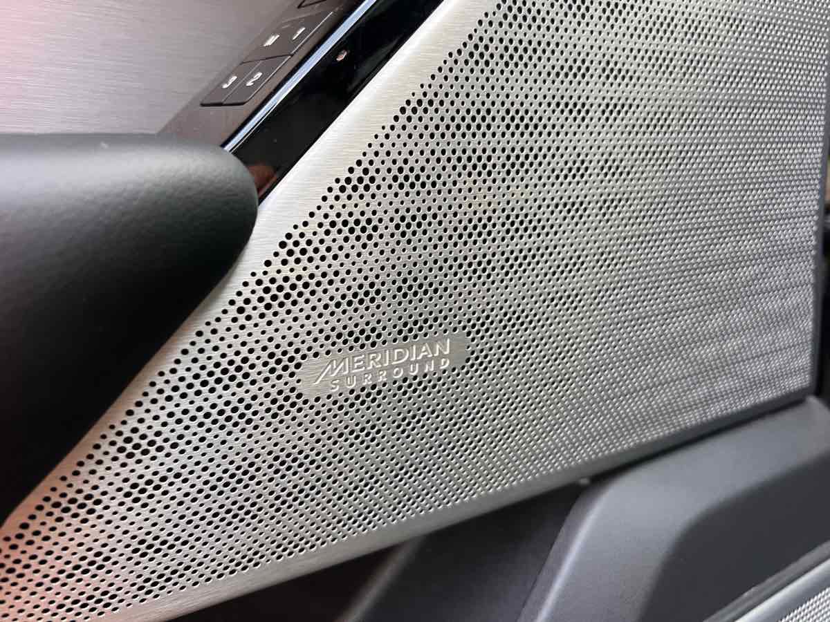 Used 2019 Land Rover Range Rover Velar R-Dynamic SE image 14