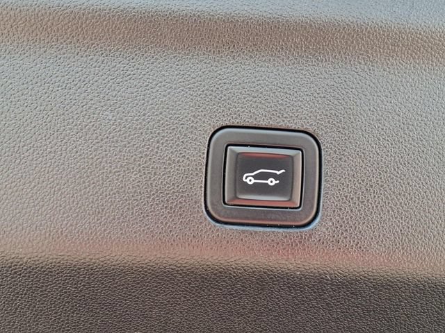 Certified 2023 Chevrolet Suburban RST w/ Luxury Package AWD/4WD image 9