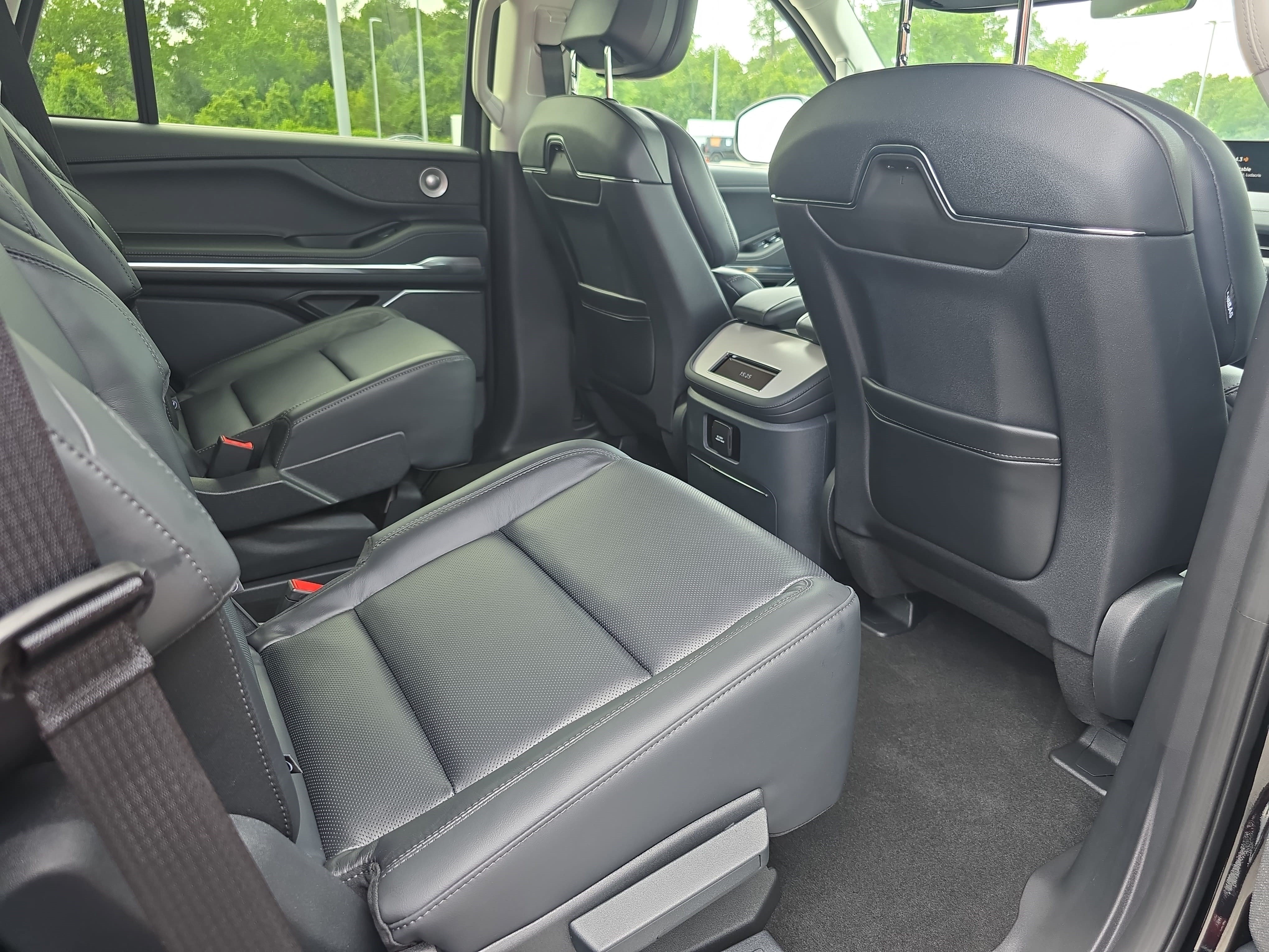 New 2027 Lincoln Navigator Reserve AWD/4WD image 11
