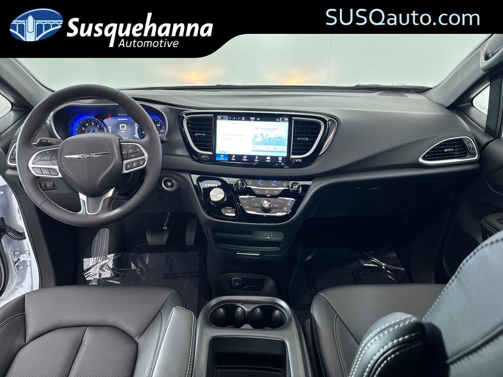 New 2026 Chrysler Voyager LX image 3