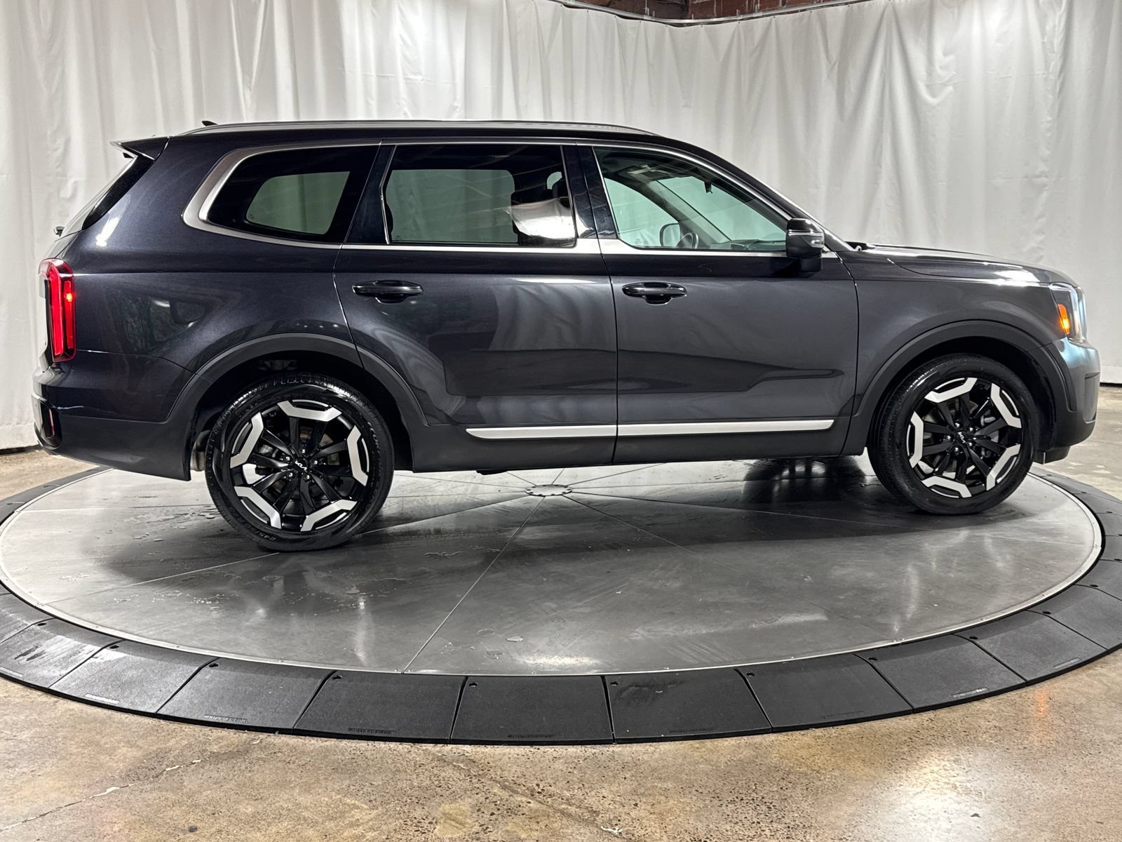 Used 2025 Kia Telluride S AWD/4WD image 6