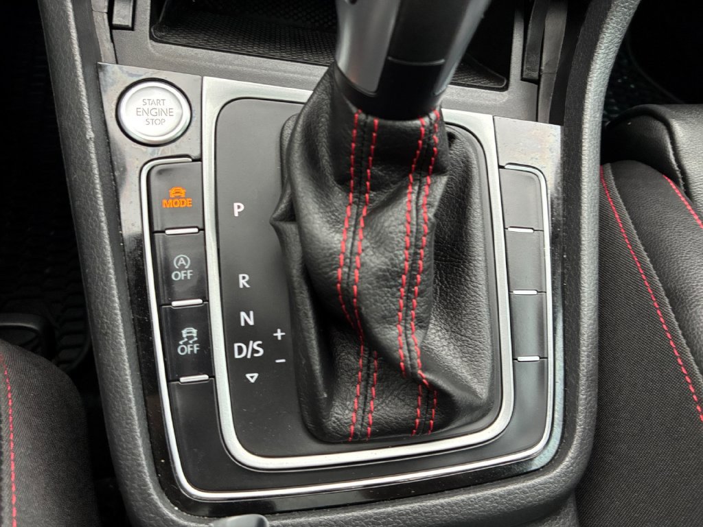 Used 2020 Volkswagen GTI SE FWD image 10