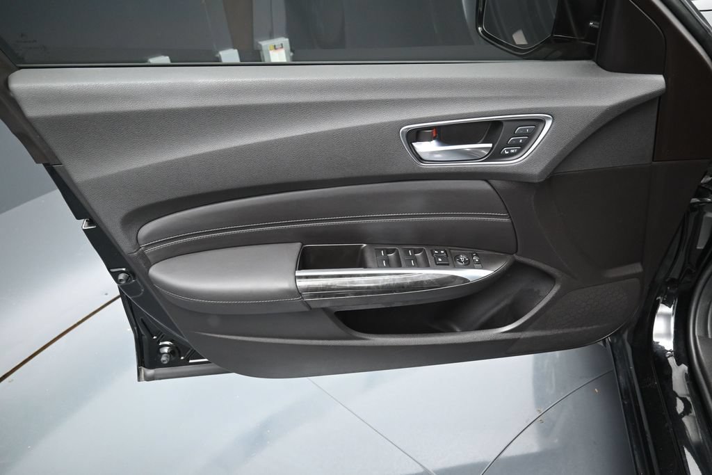 Used 2019 Acura TLX FWD image 11