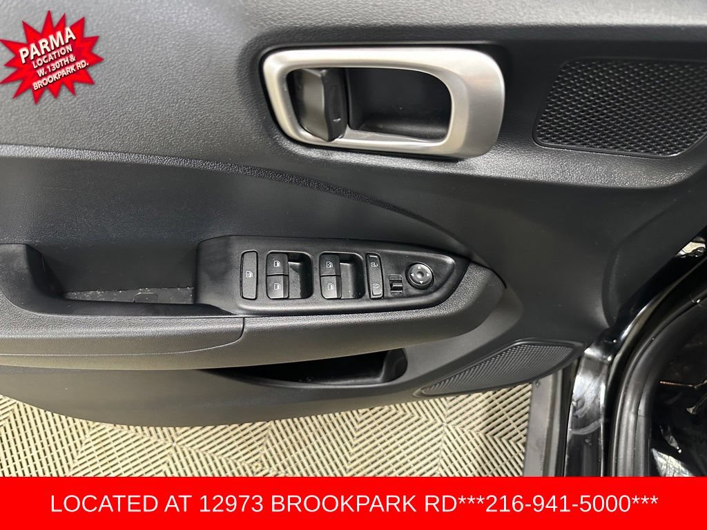 Used 2023 Hyundai Venue SEL FWD image 8