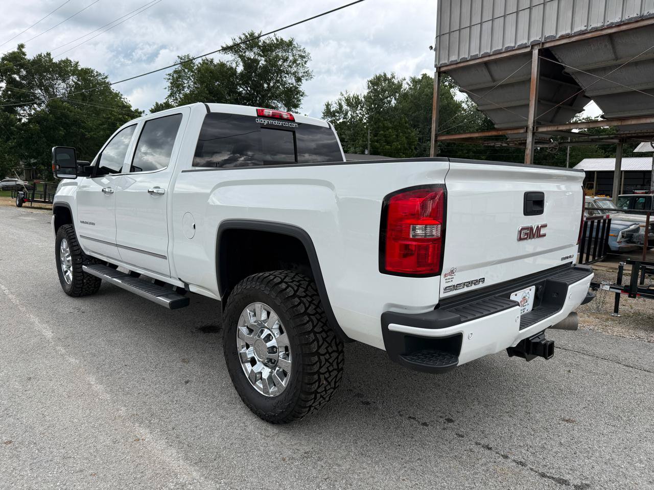 Used 2016 GMC Sierra 2500 Denali w/ Duramax Plus Package AWD/4WD image 3