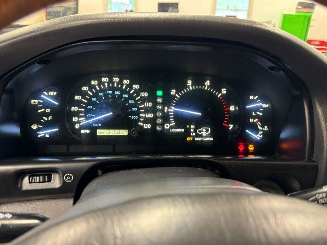 Used 2001 Lexus LX 470 4WD image 6
