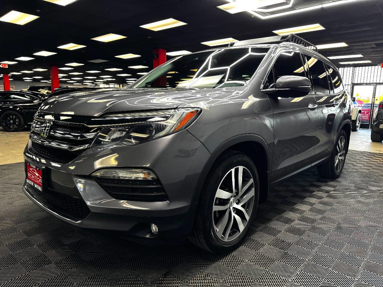 Used 2017 Honda Pilot Touring image 6
