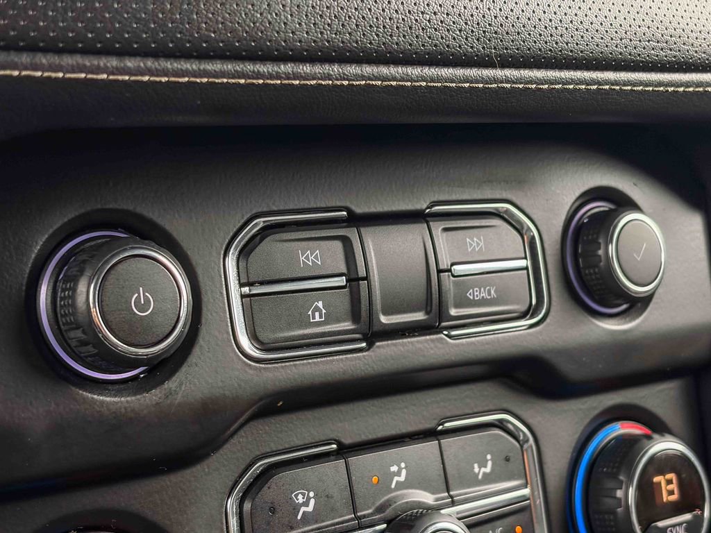 Used 2021 Chevrolet Tahoe Premier w/ Premium Package image 27