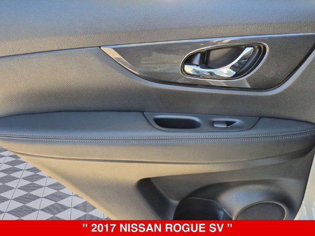Used 2017 Nissan Rogue SV AWD/4WD image 26