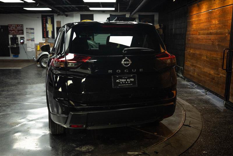 Used 2025 Nissan Rogue SV FWD image 6