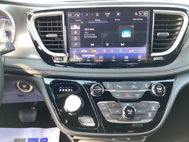 New 2027 Chrysler Pacifica Select AWD/4WD image 12