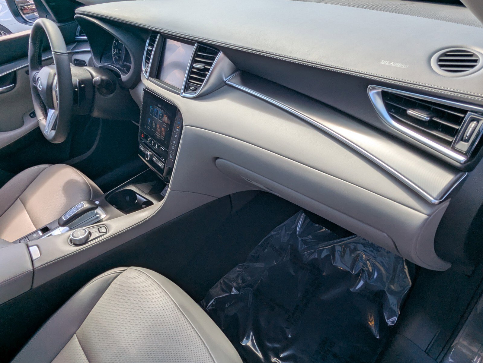 Used 2023 INFINITI QX50 Luxe w/ Accent Package FWD image 20