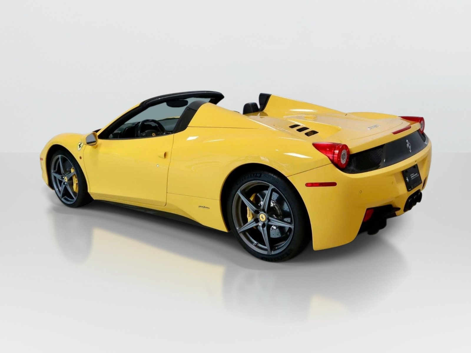 Used 2013 Ferrari 458 Spider RWD image 3