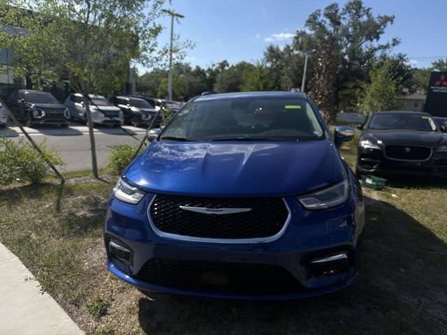 Used 2021 Chrysler Pacifica Limited AWD/4WD image 11