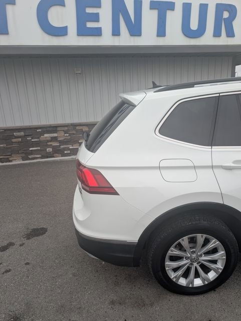 Used 2018 Volkswagen Tiguan SE w/ 3rd Row Seat Package image 12