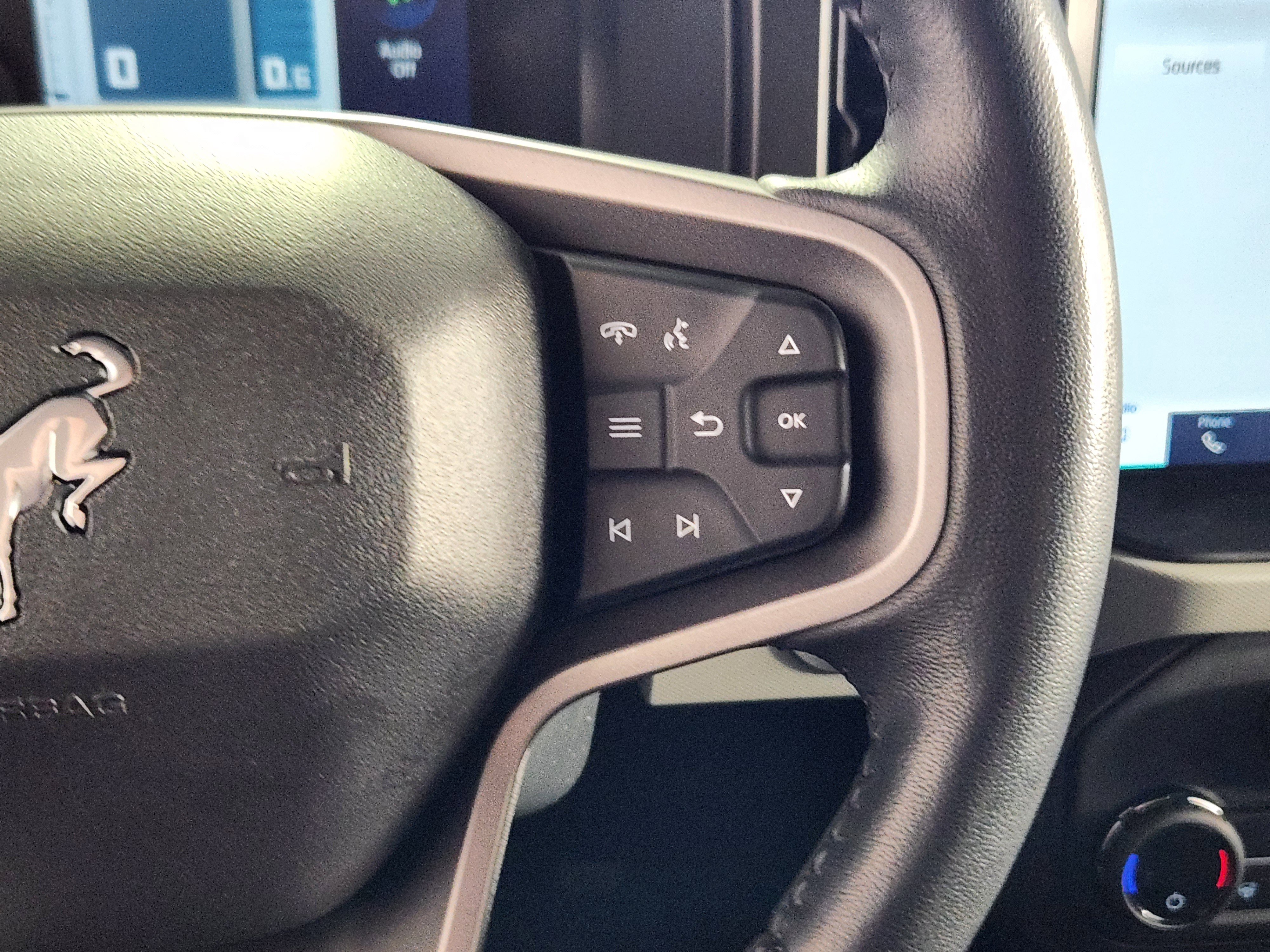 Used 2023 Ford Bronco Badlands image 18