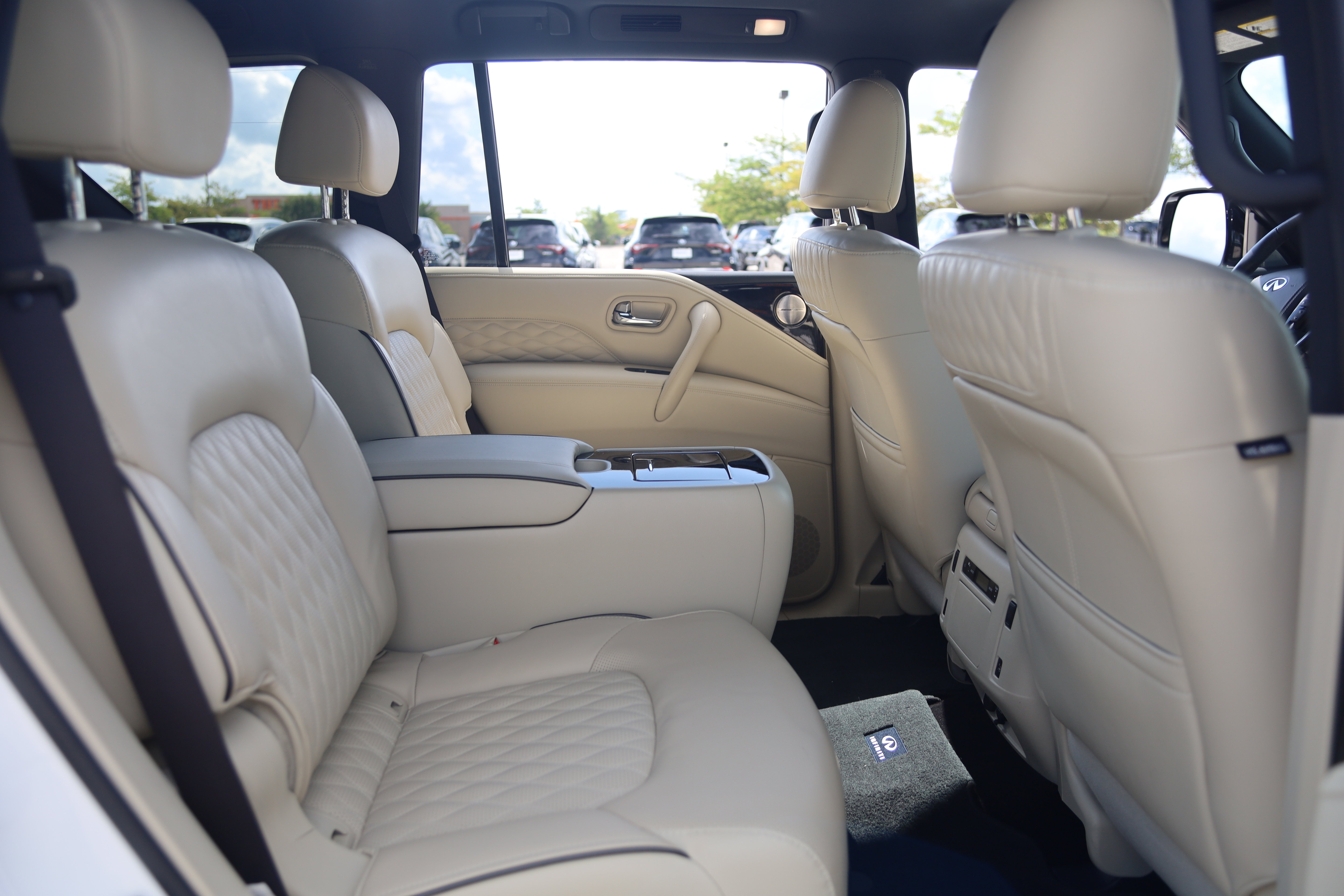 Used 2024 INFINITI QX80 Sensory w/ Cargo Package AWD/4WD image 39