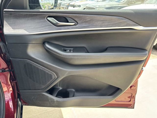 Used 2023 Jeep Grand Cherokee L Limited image 17